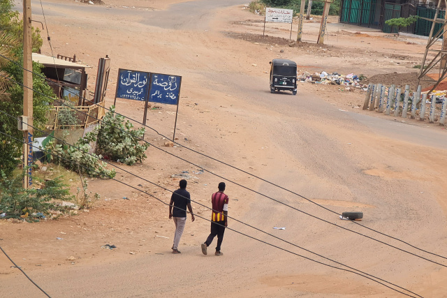 Clashes rock Sudan despite truce as ex-PM warns of 'nightmare'