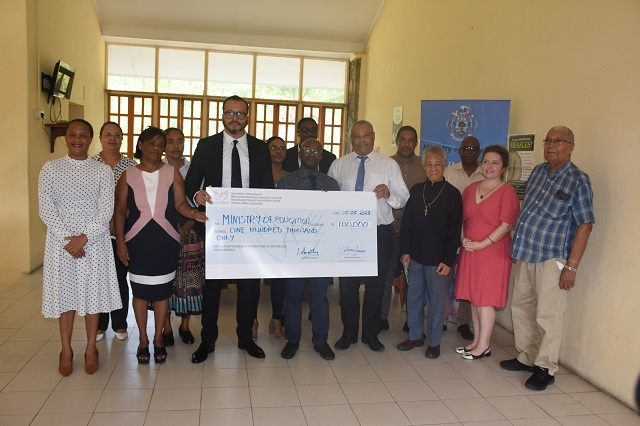 50th anniversary: Archbishop Makarios Foundation of Seychelles gives bursaries to 100 schoolchildren