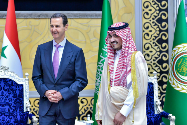 Assad meets Arab leaders ahead of summit in Saudi