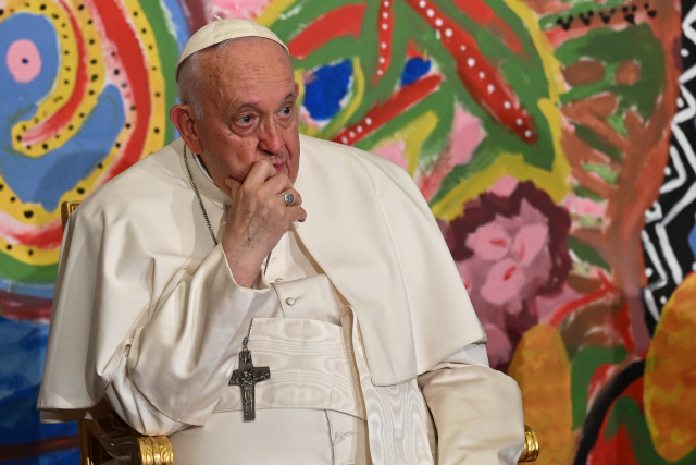 'Tired' Pope Francis has fever, clears his schedule