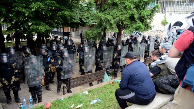 Tensions high in north Kosovo as Serbs gather again
