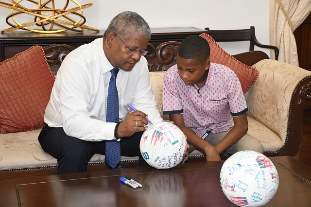 Seychelles' President signs Climate World Cup ball, initiative of US teen