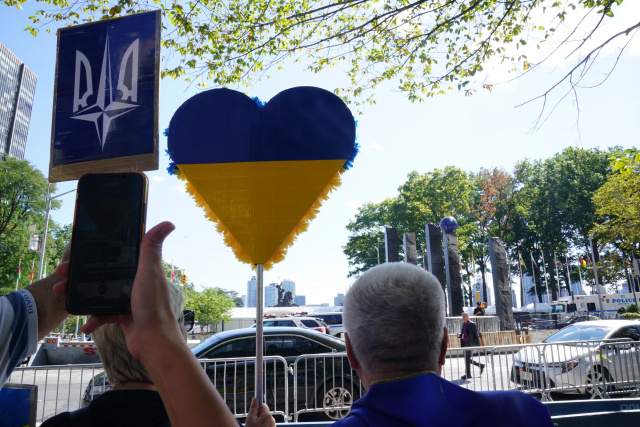 Diplomatic challenges multiply for Zelensky