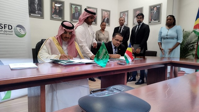 Seychelles signs loan agreement with Saudi Fund for housing projects and renovation of La Digue school