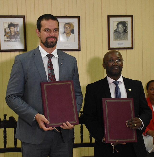 Les Seychelles et la Hongrie renouvellent le programme de bourses pour les étudiants des îles