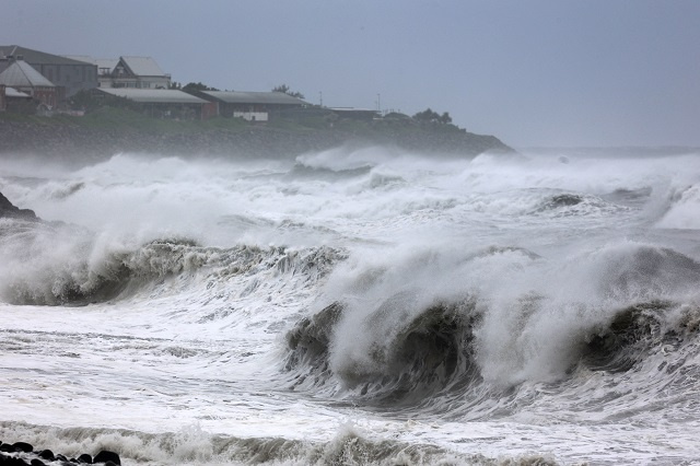 L'île française de La Réunion en alerte maximale avant un cyclone