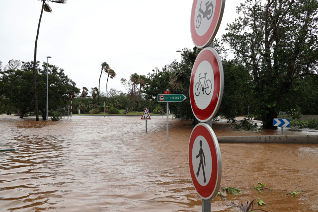 Storm death toll on Reunion island rises to 3