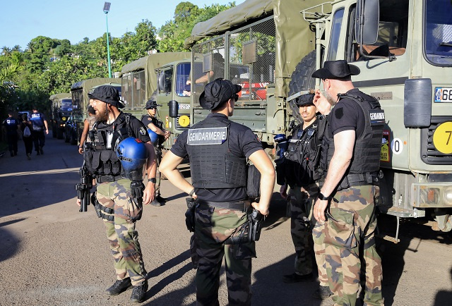 Mayotte: les blocages continuent au lendemain d'affrontements