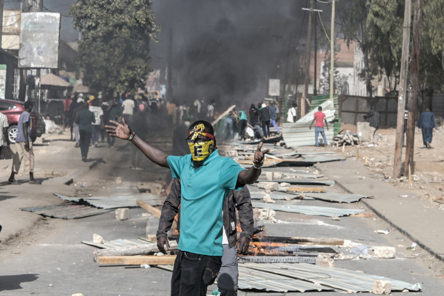 Clashes as Senegal parliament delays presidential poll