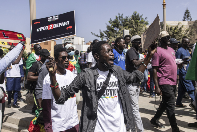 Thousands of Senegalese march with elections back on