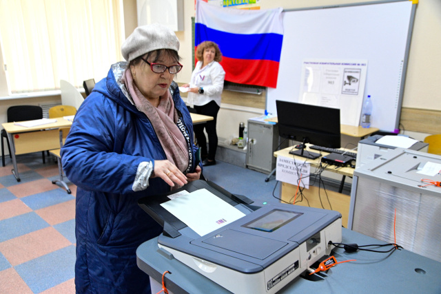 Russia begins voting as Ukraine steps up border attacks