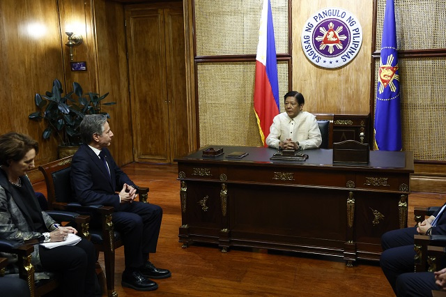 Blinken confirme l'engagement "à toute épreuve" de Washington à défendre les Philippines