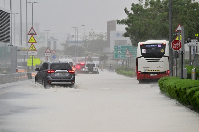 Tempête "exceptionnelle" à Dubaï, l'aéroport détourne une partie des vols