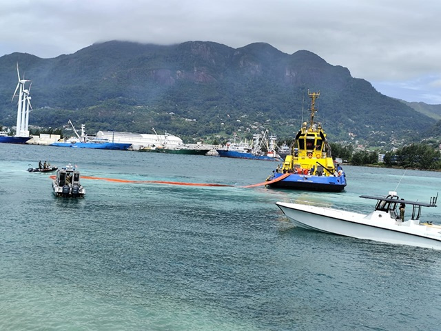 Les forces seychelloises et françaises entreprennent un premier exercice de simulation de marée noire