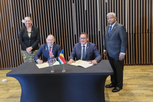 Seychelles and Cooks Islands formalise diplomatic relations on margins of SIDS4
