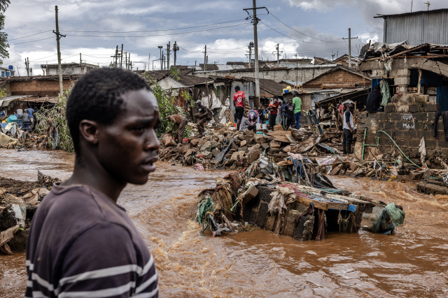 Floods strand dozens of tourists in Kenya's Maasai Mara