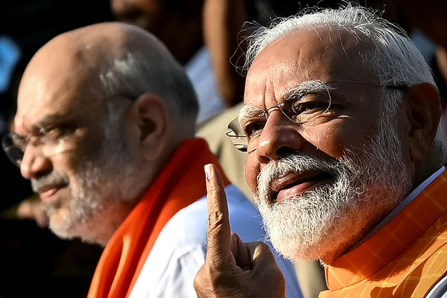 Elections marathon en Inde: le Premier ministre Modi vote dans son Etat natal