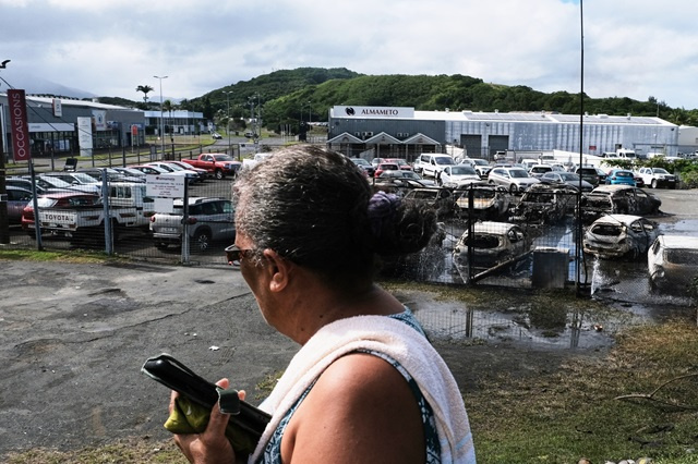 Après une nuit de violences en Nouvelle-Calédonie: couvre-feu et appel au calme des autorités