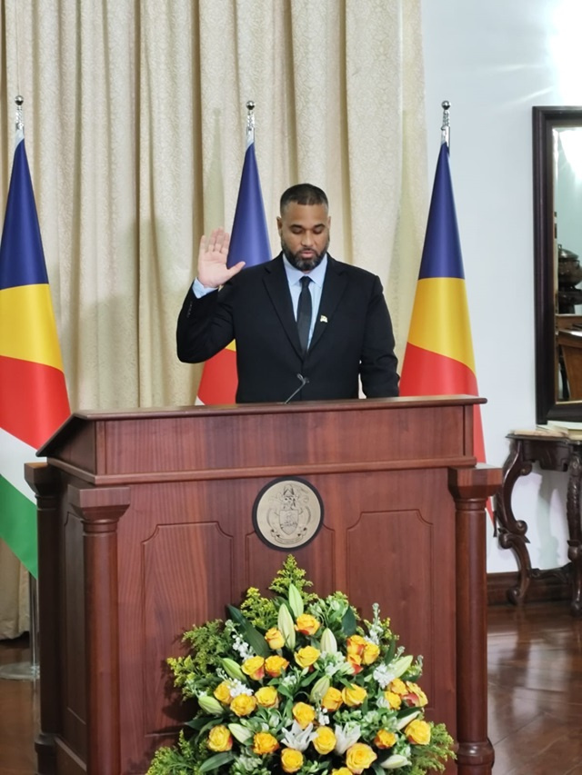 Georges Robert prête serment en tant qu'Ombudsman des Seychelles