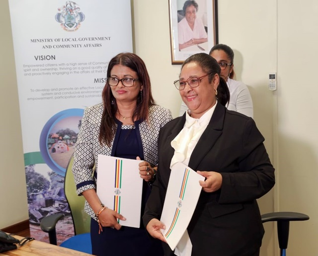 Seychelles and Mauritius sign new twinning agreement between Anse Boileau and Black River