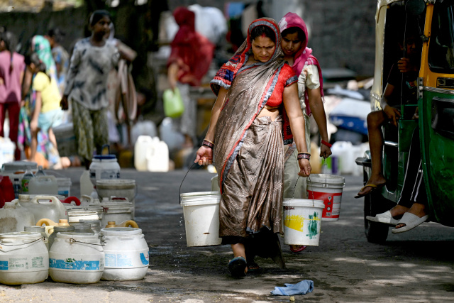 Experts warn of heat risks as India's temperatures climb again