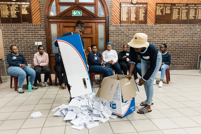 South Africa's ANC loses majority, seeks coalition