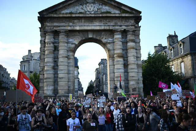 Macron urges French to make 'right choice' in election gamble