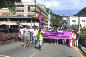 Les catholiques seychellois célèbrent le chemin de croix