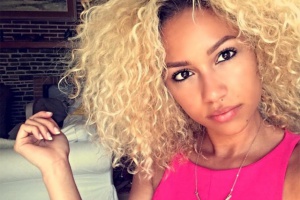 Une passion pour le mannequinat : Anicca Van Hollebeke, originaire des Seychelles  remporte le concours de Top Model Belgique 2015