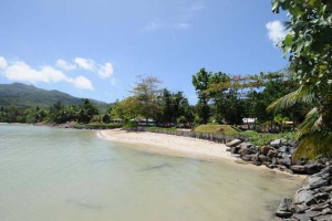 DiCaprio gives Seychelles $1M to help protect island waters