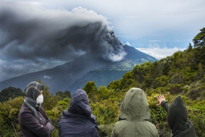 Costa Rica volcano eruption chokes towns in smoke and ash