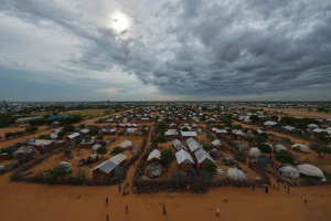 Kenya suspends Dadaab refugee camp closure for six months