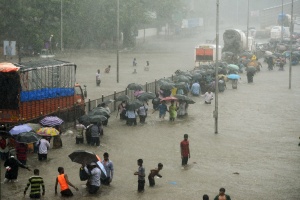 Heavy rain, flooding paralyse India's financial hub