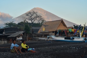 More than 120,000 flee rumbling Bali volcano