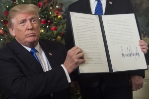 Trump recognizes Jerusalem as Israel's capital, sparks firestorm