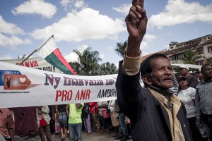 Crise à Madagascar: le ministre de la Défense menace de faire usage de la force