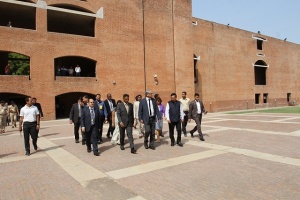 Eyeing opportunities for Seychelles, President Faure visits education facilities in India