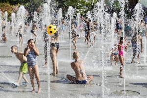 Europe bakes again in near-record temperatures