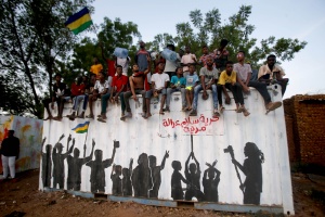 Sudan generals, protesters in landmark agreement on new governing body