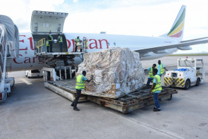 La Chine et Abu Dhabi font don de tonnes de fournitures médicales aux Seychelles pour lutter contre le COVID-19