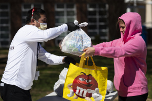 Amid new research, US recommends face masks to stop virus spread