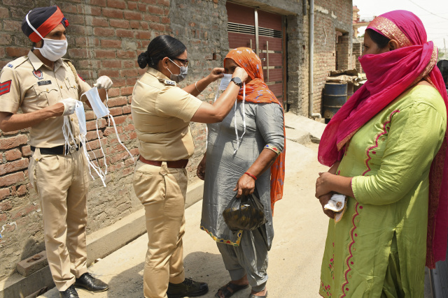 More international aid lands in India as death toll hits record