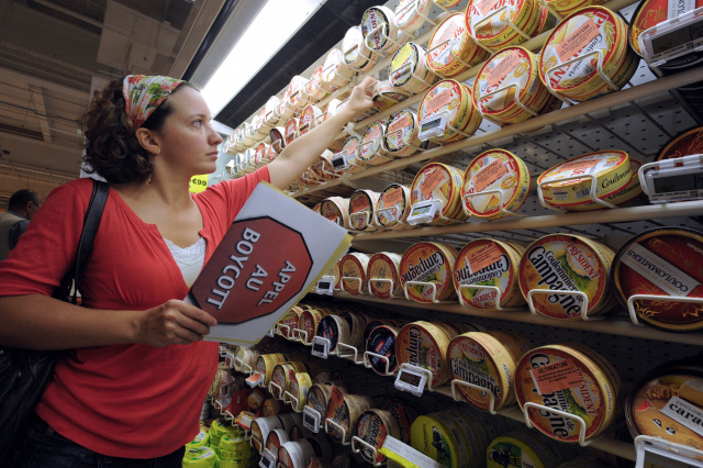 Ukraine war pushes world food prices to record high