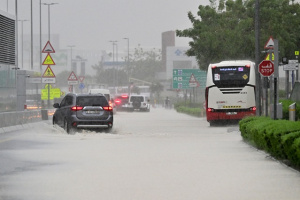 Tempête "exceptionnelle" à Dubaï, l'aéroport détourne une partie des vols